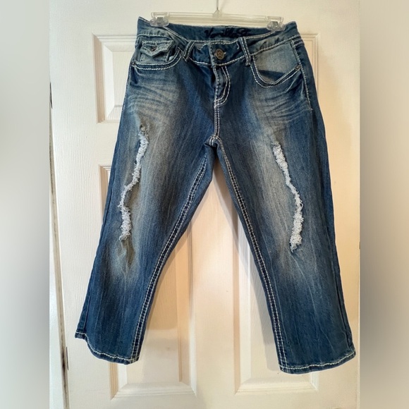🔥 Vanilla Star Jeans – Juniors Size (9), Cropped & On-Trend! 🔥 - Picture 1 of 3